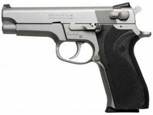 Smith & Wesson Pistol S&W 5906 9mm Luger 4" Barrel 15 Rounds Good Condition, Police trade in. One Magazine