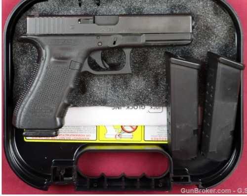 Glock 22 Gen4 Cal 40 S&W 4.48" Barrel 3 15 Round Magazines Semi Auto Pistol Used Very Good Condition